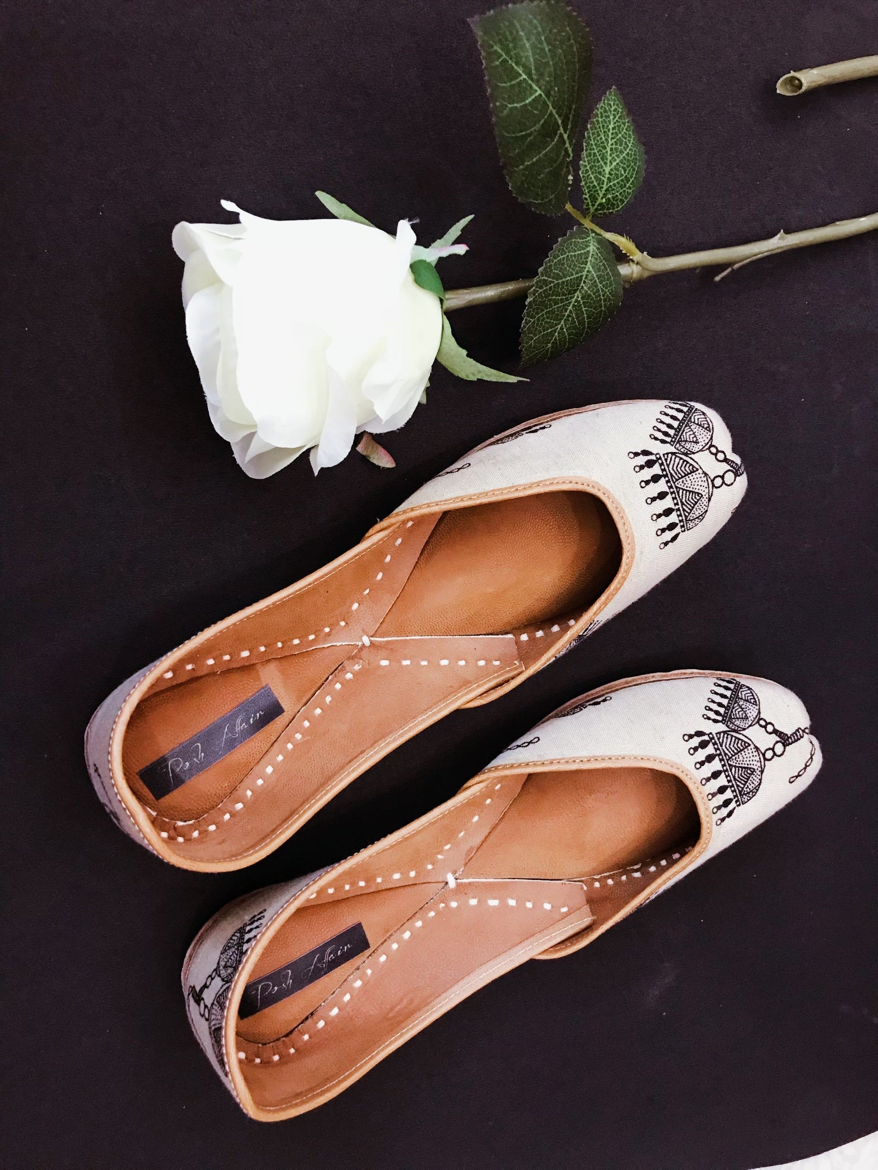 Casual Chic Juttis